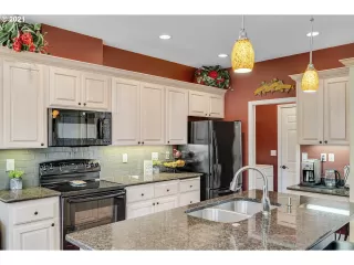 Photo #6: 21303940 Listing