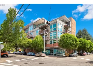 Photo #1: 21304059 Listing