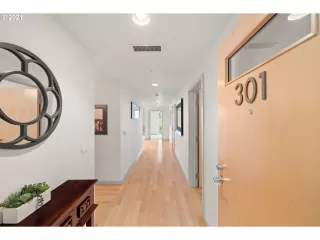 Photo #3: 21304059 Listing