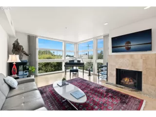 Photo #4: 21304059 Listing