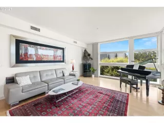 Photo #5: 21304059 Listing