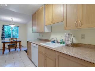 Photo #4: 21304662 Listing