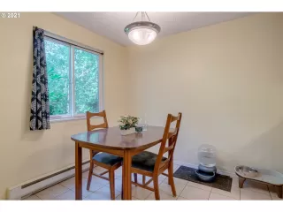 Photo #5: 21304662 Listing