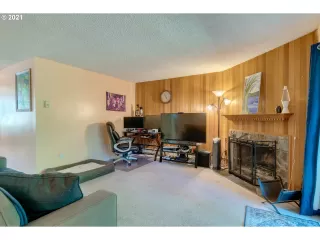 Photo #6: 21304662 Listing