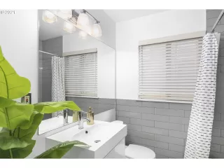 Photo #6: 21304730 Listing 