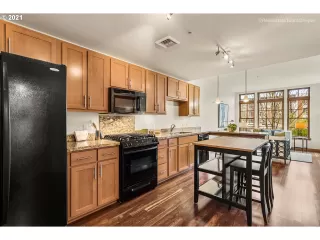 Photo #4: 21305056 Listing
