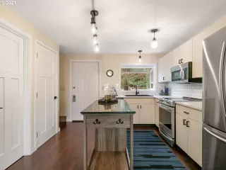 Photo #2: 21305444 Listing 