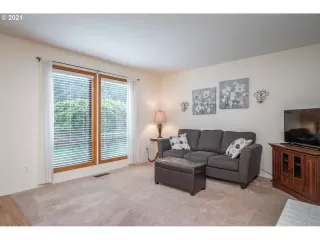 Photo #3: 21305608 Listing