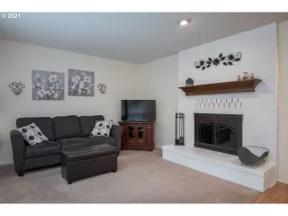 Photo #4: 21305608 Listing