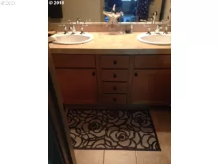 Photo #6: 21305773 Listing