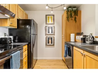 Photo #2: 21305785 Listing