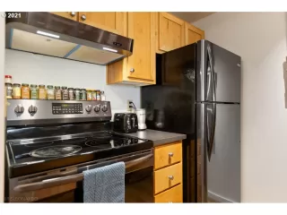 Photo #3: 21305785 Listing