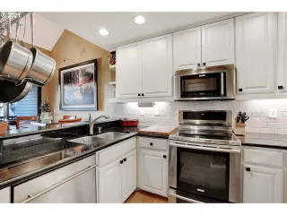 Photo #5: 21305861 Listing