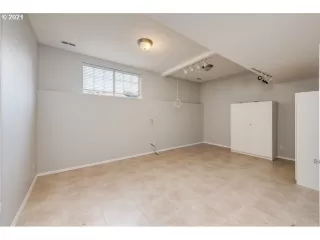 Photo #6: 21306125 Listing