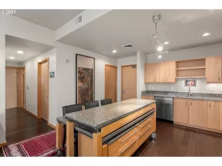 Photo #2: 21306298 Listing 