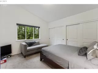 Photo #5: 21306938 Listing