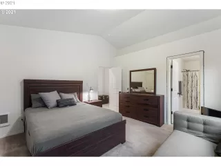 Photo #6: 21306938 Listing