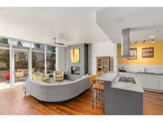 Photo #3: 21307003 Listing 