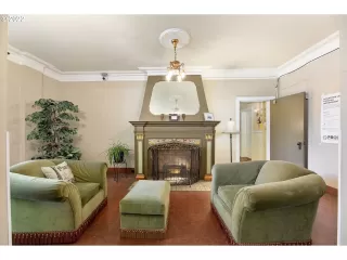 Photo #2: 21307079 Listing 