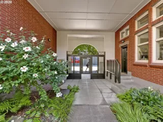 Photo #2: 21307121 Listing