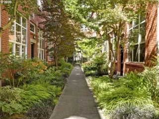 Photo #3: 21307121 Listing