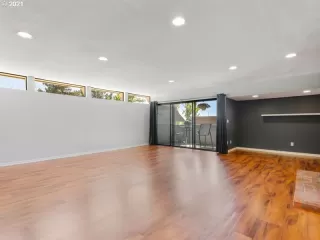 Photo #5: 21307167 Listing