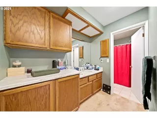 Photo #2: 21307908 Listing