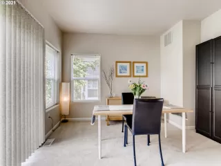 Photo #6: 21308113 Listing