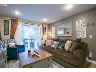 Photo #4: 21308151 Listing