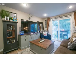 Photo #5: 21308151 Listing