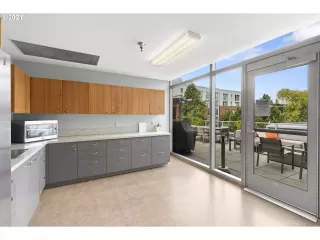 Photo #2: 21308605 Listing