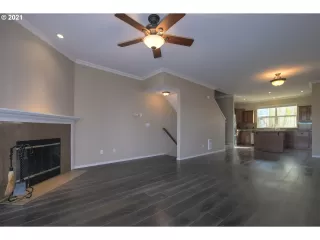 Photo #5: 21308886 Listing