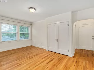 Photo #2: 21309399 Listing