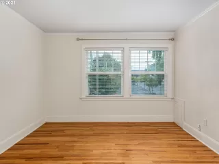 Photo #5: 21309399 Listing