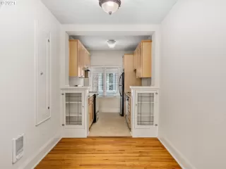 Photo #6: 21309399 Listing