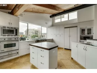 Photo #5: 21309615 Listing