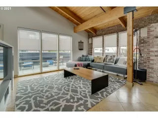 Photo #6: 21309615 Listing