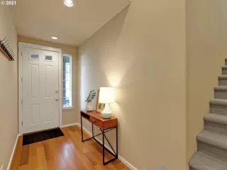 Photo #4: 21309639 Listing