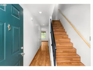 Photo #2: 21309968 Listing