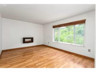 Photo #4: 21309968 Listing