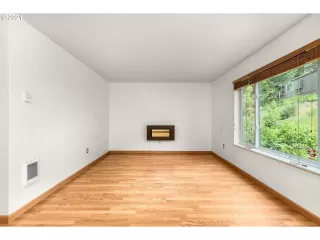 Photo #5: 21309968 Listing