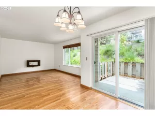 Photo #6: 21309968 Listing