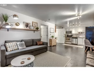 Photo #3: 21310376 Listing