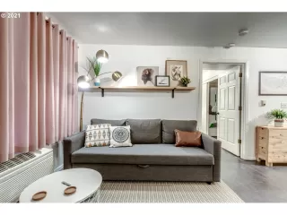 Photo #4: 21310376 Listing