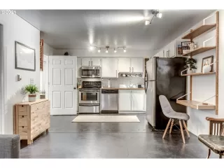 Photo #5: 21310376 Listing