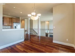 Photo #6: 21310778 Listing