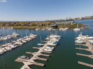 Photo #4: 21312462 Listing