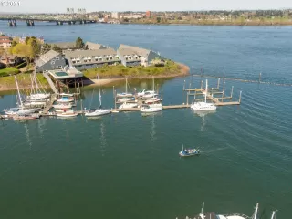 Photo #5: 21312462 Listing