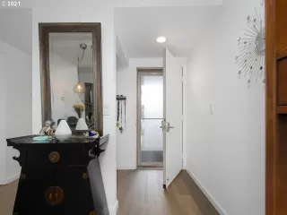 Photo #6: 21312462 Listing