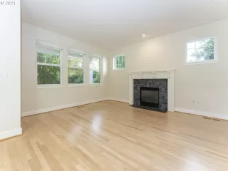 Photo #5: 21312834 Listing
